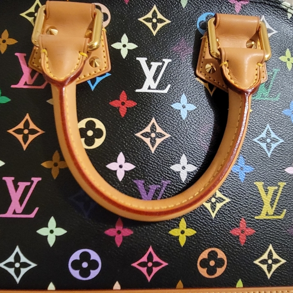 Meet your Posher! - Picture 5 of 5